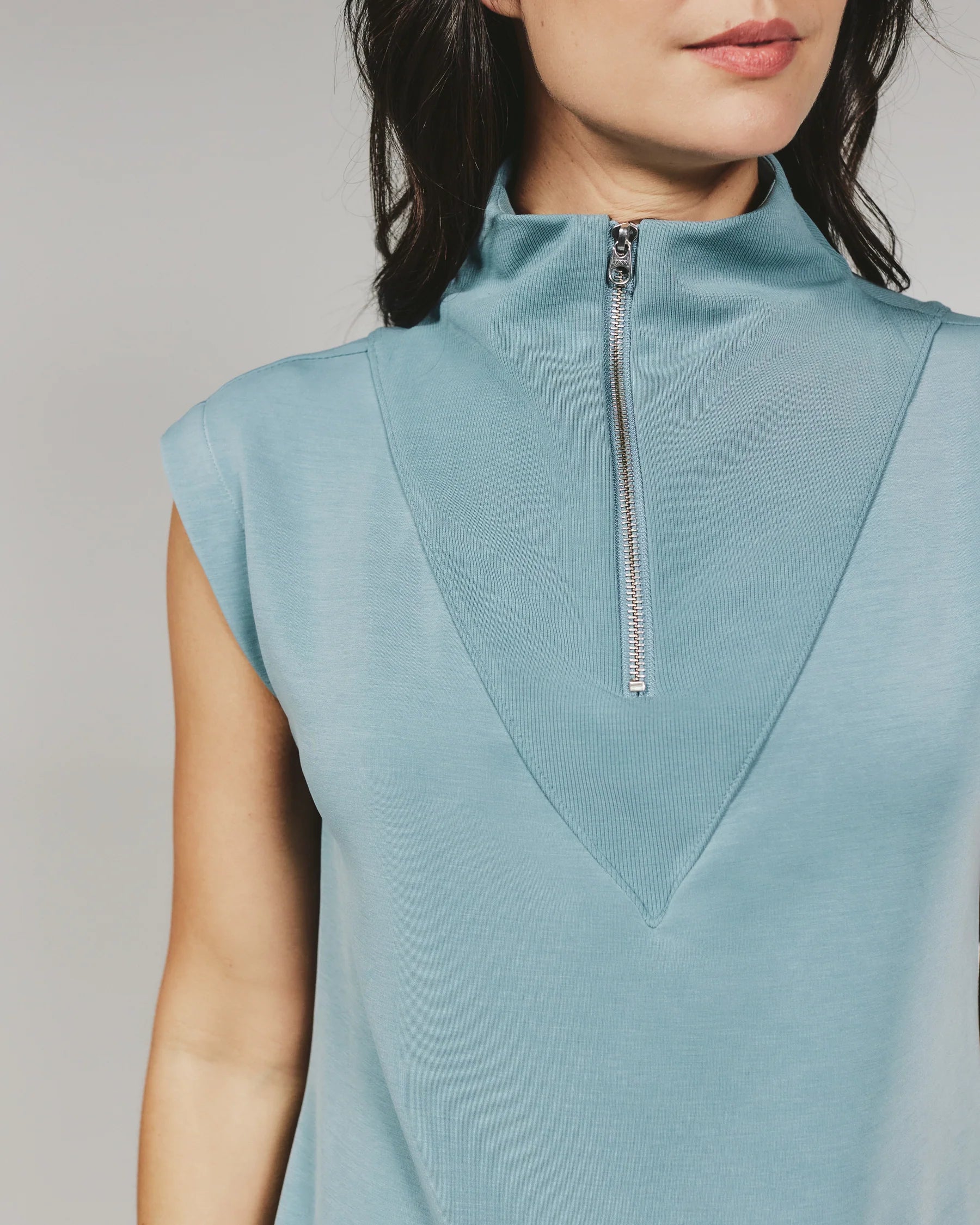 Rev Sleeveless Pullover