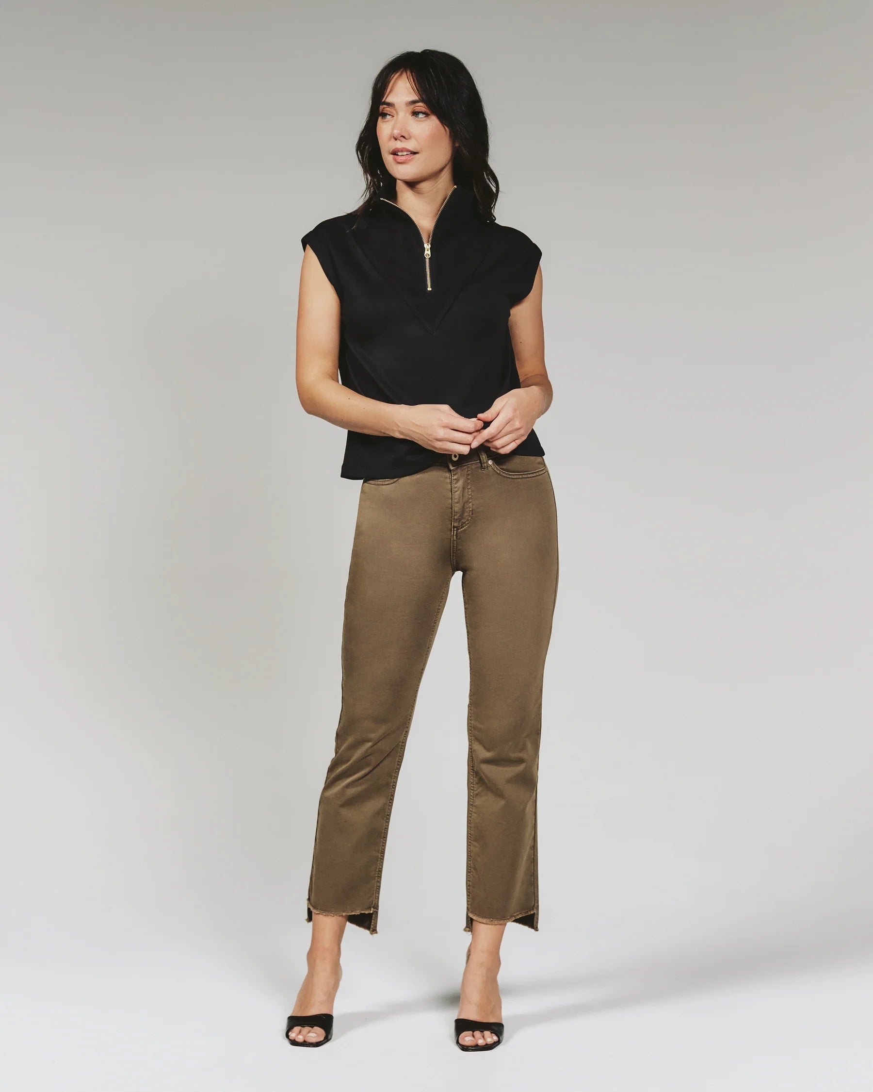 Rev Sleeveless Pullover