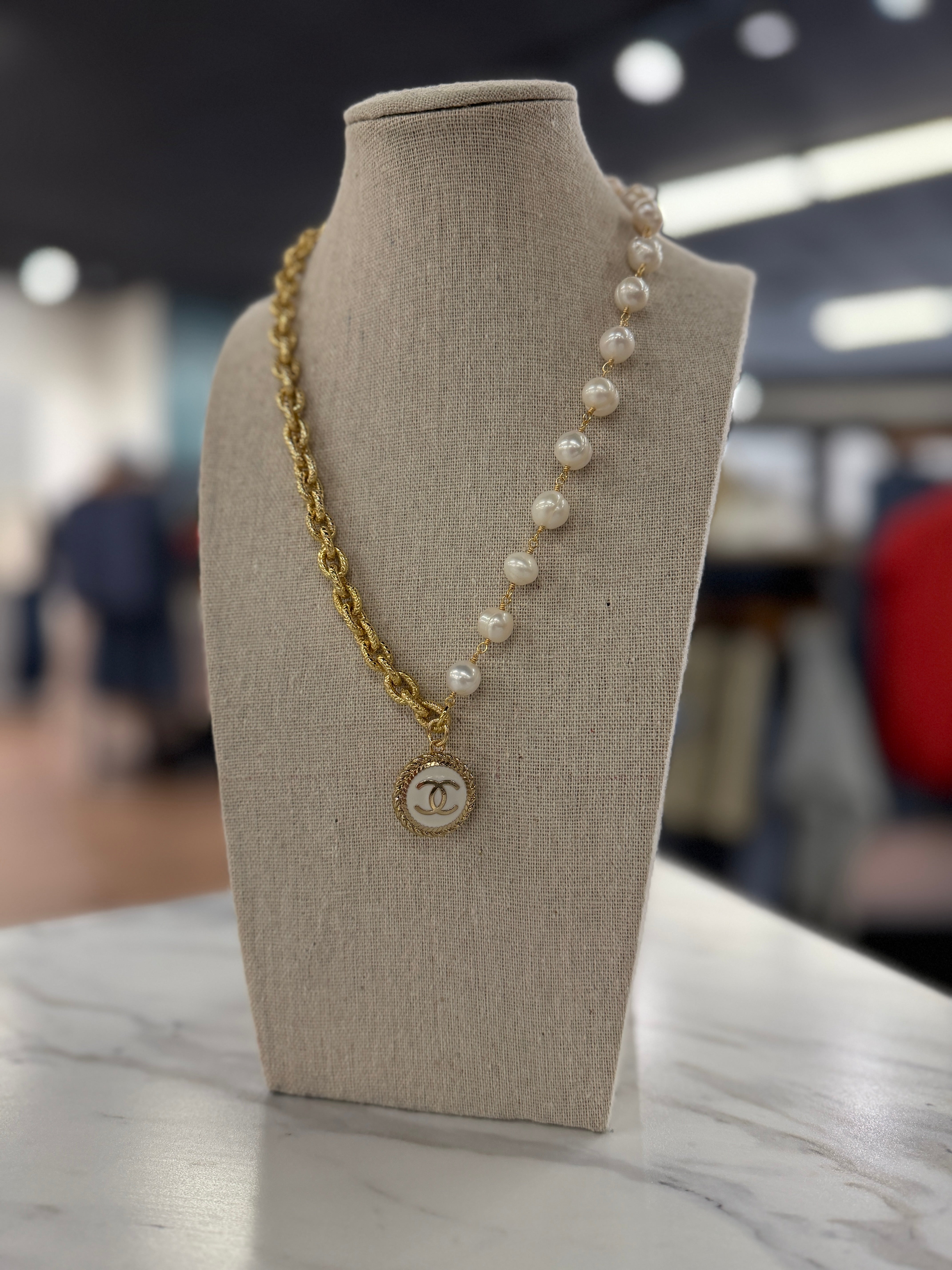 1/2 x 1/2 18" Gold Necklace with Large Pearl & White/Gold CC