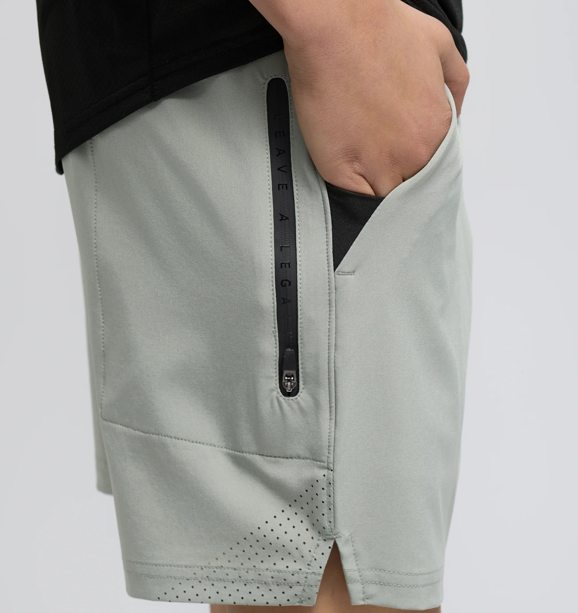 Youth Stride Short 7.5"