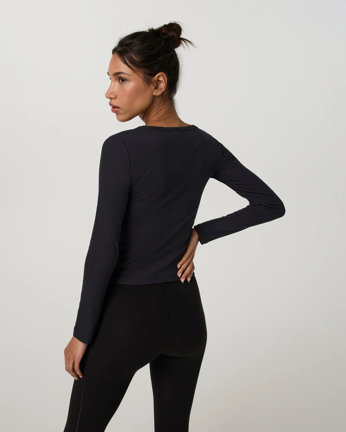 L/S Pose Subtle Scoop