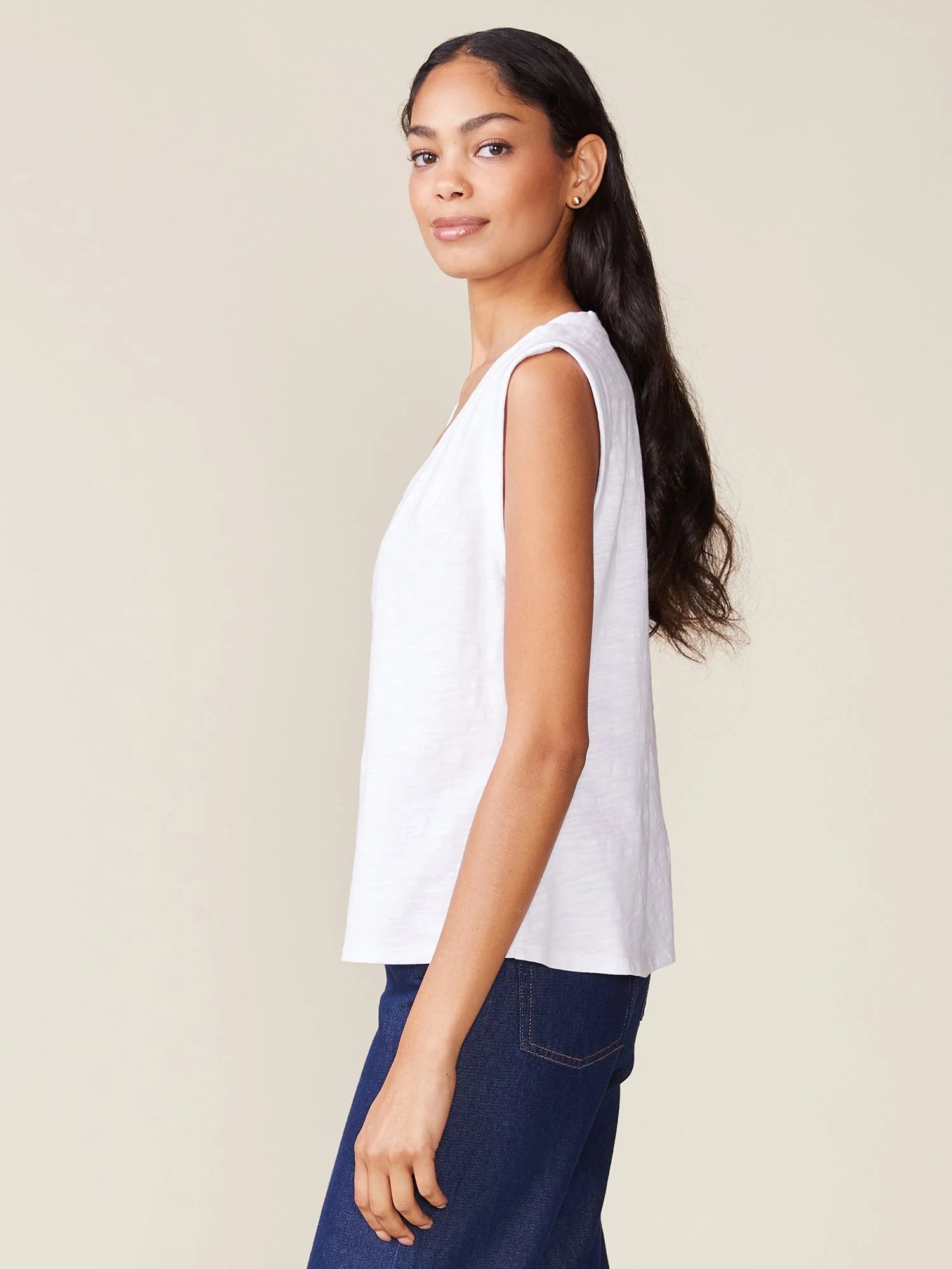 Cuffed V-Neck Muscle Slub Tee