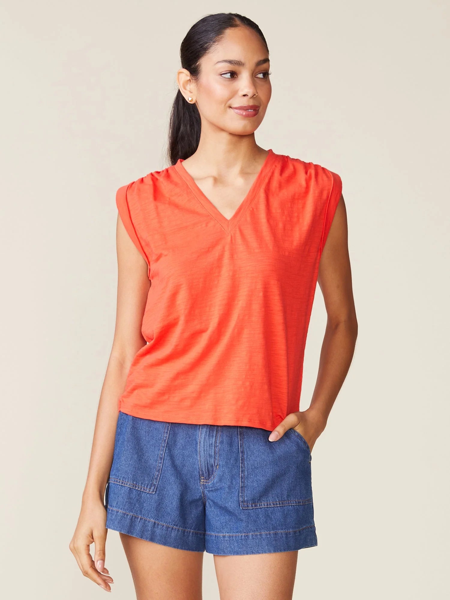 Cuffed V-Neck Muscle Slub Tee