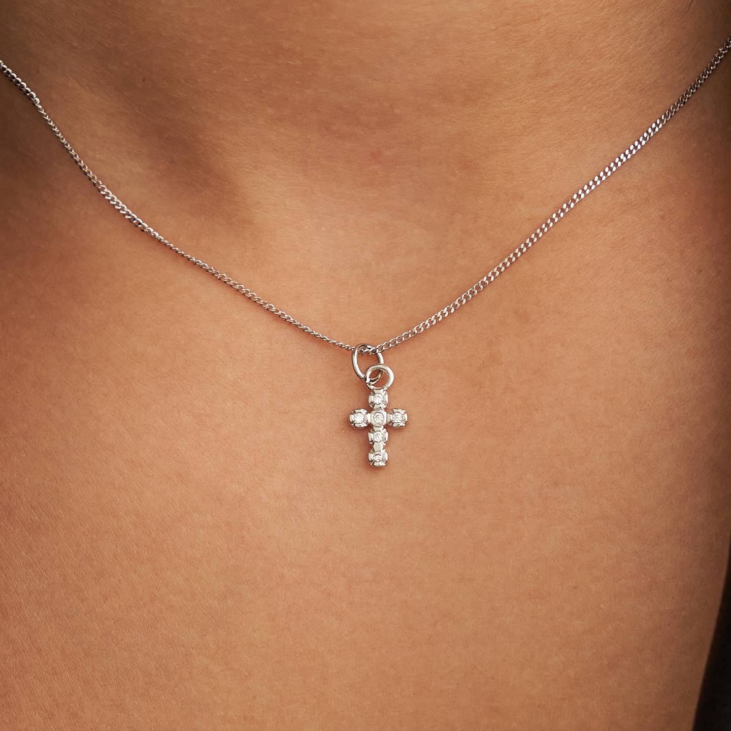 Silver Shiny Cross Necklace 581