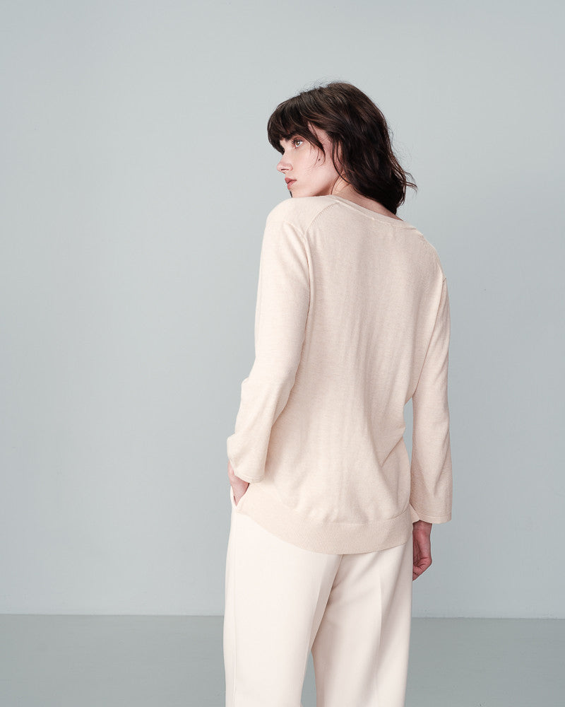 Naive V-Neckline Classic Sweater