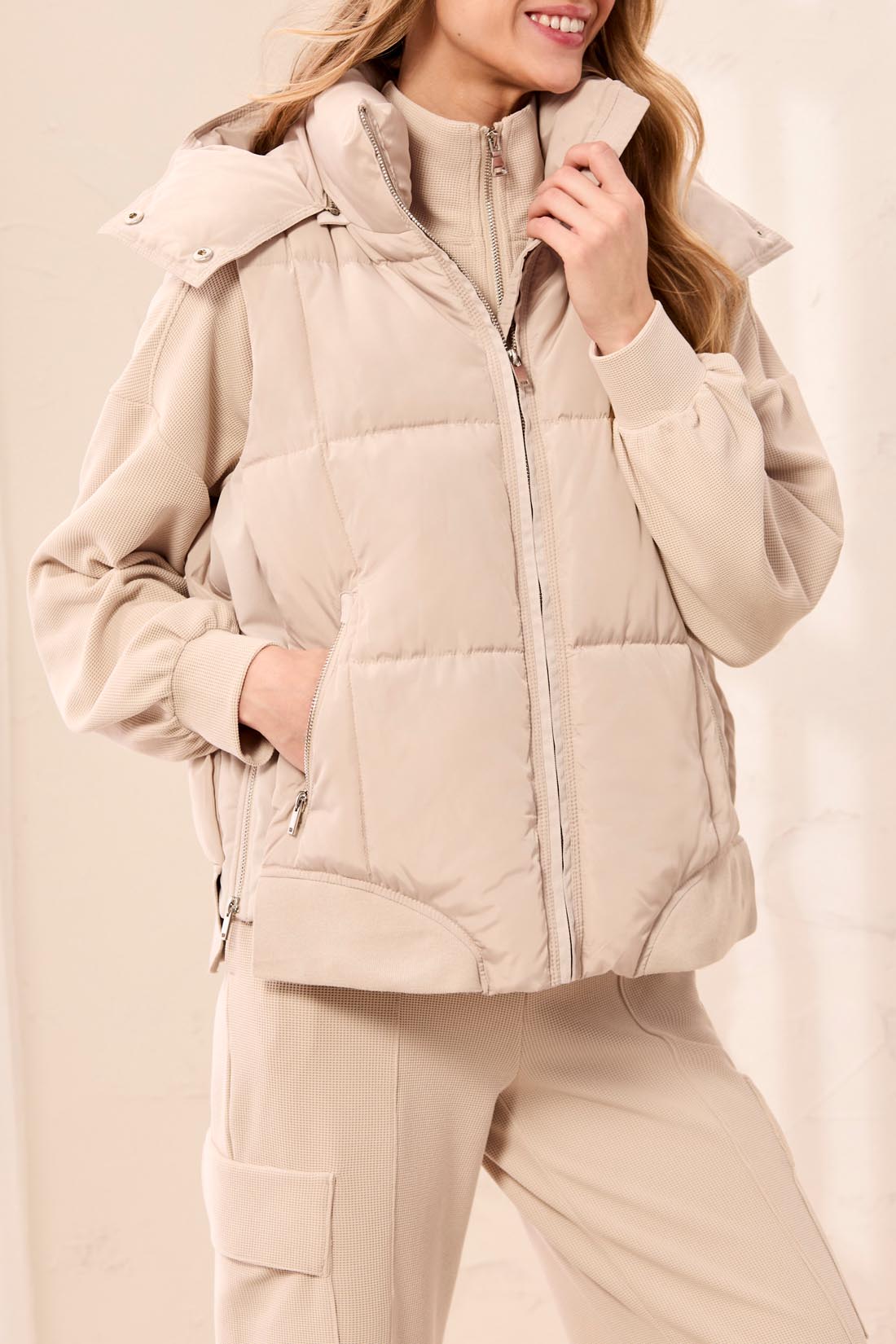 QUILTED PUFFER VEST WITH REMOVABLE HOOD-SANDDUNE