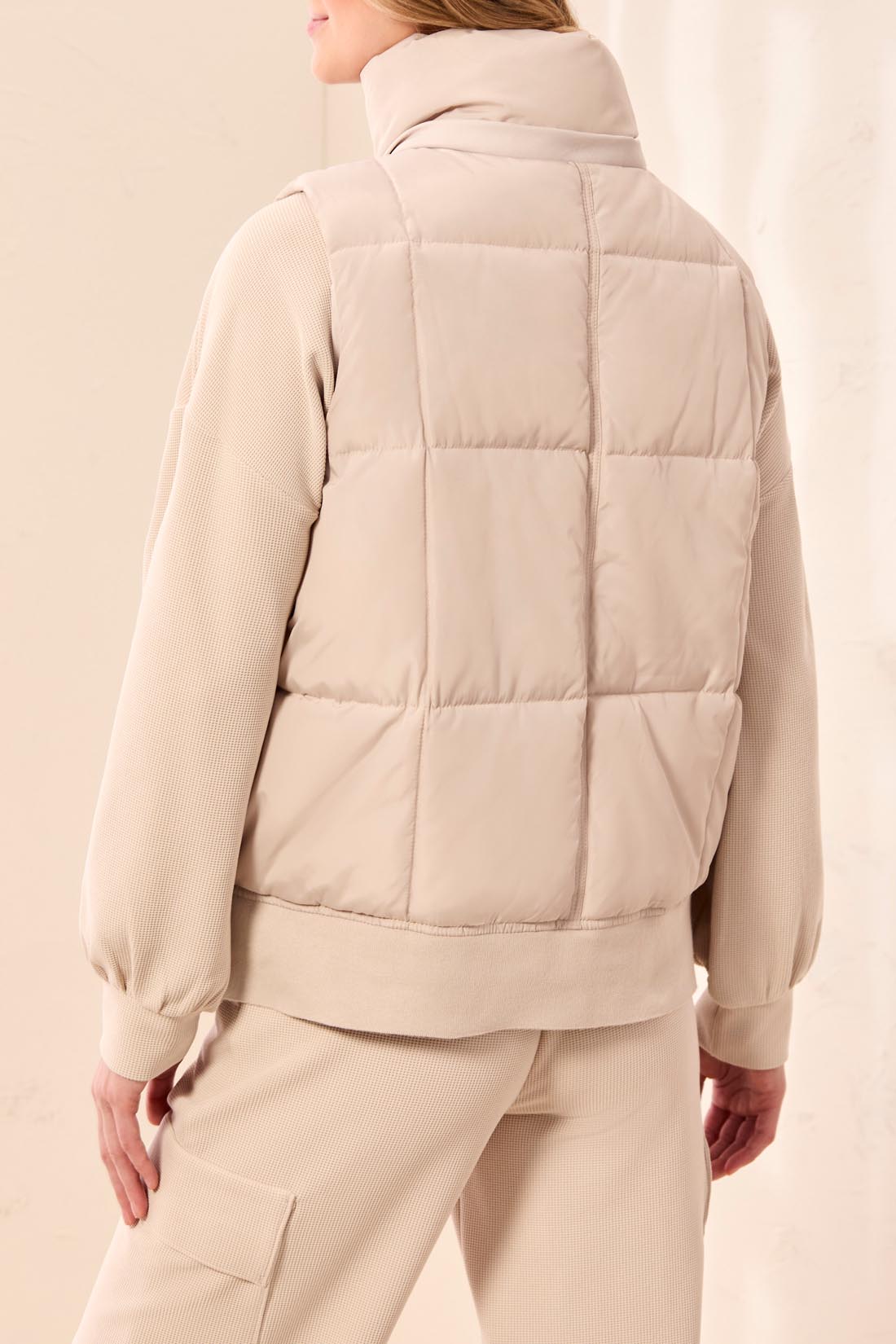 QUILTED PUFFER VEST WITH REMOVABLE HOOD-SANDDUNE