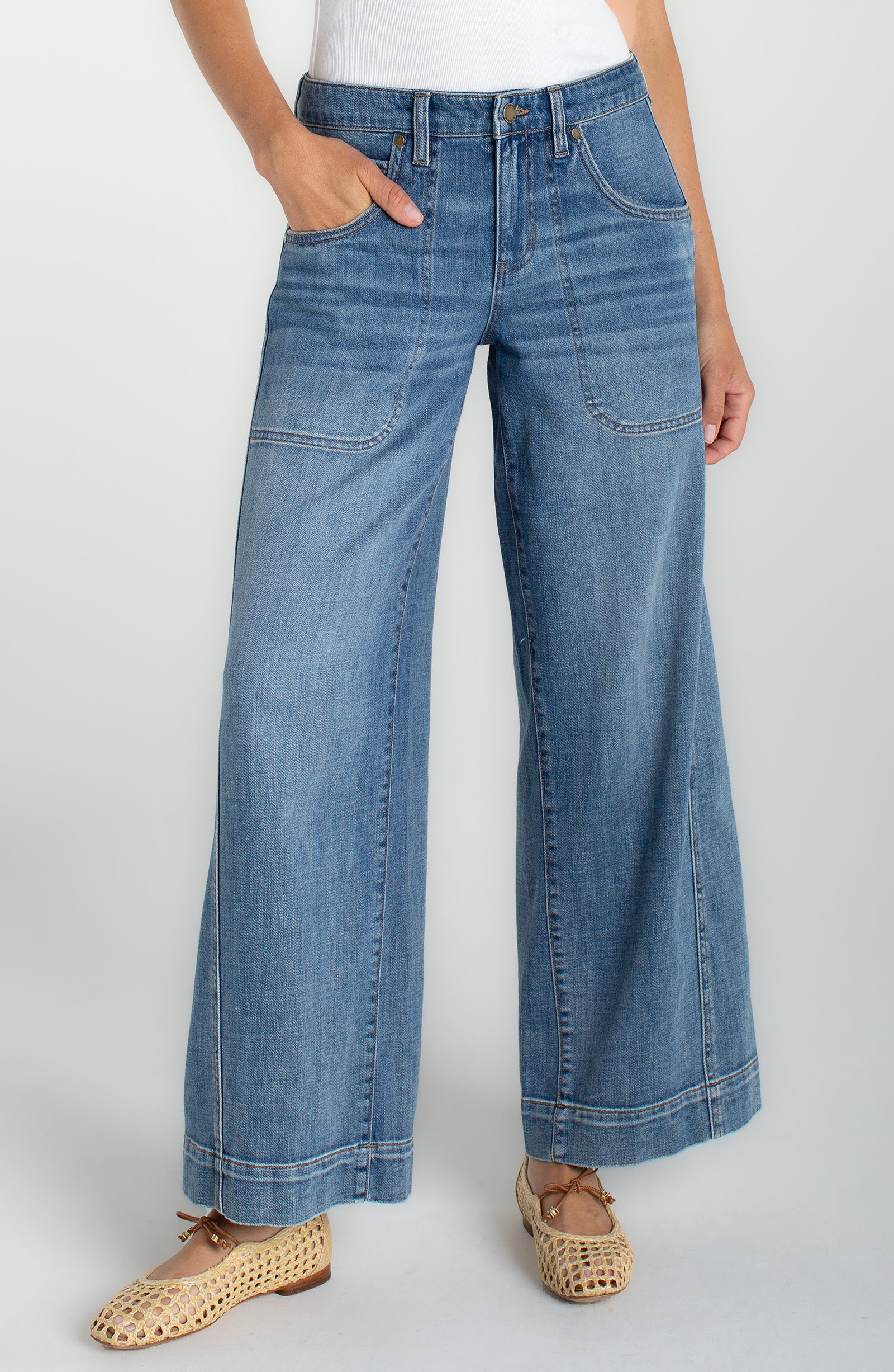 Stride Wide Leg w/ Utility Details 30" Inseam