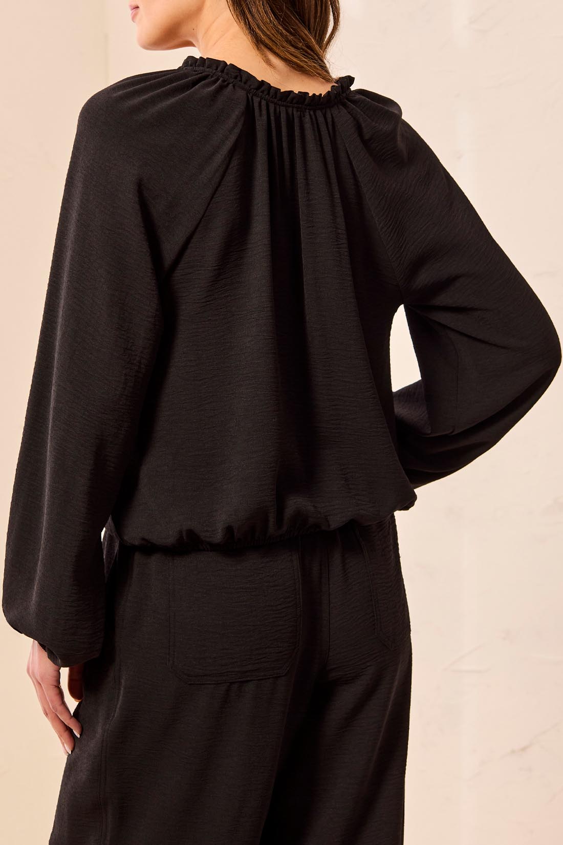 RAGLAN SLV BLOUSE W/ FRONT KNOT-BLACK
