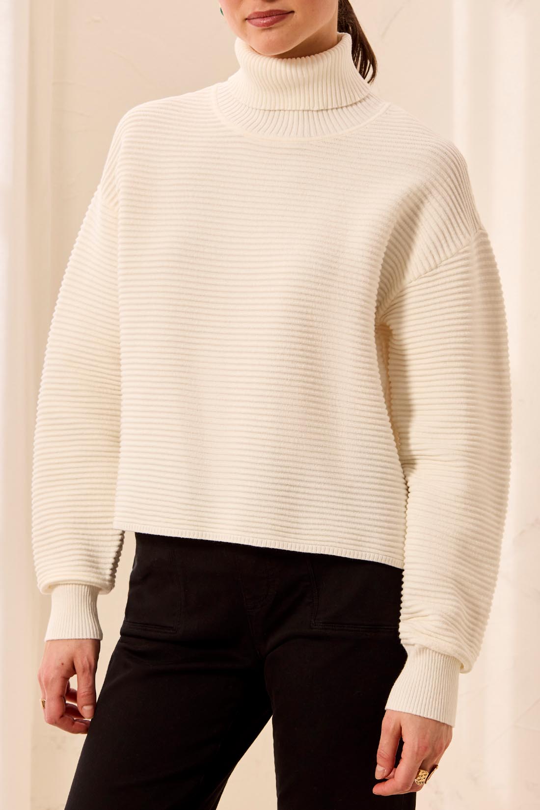 T-NECK HIGH LOW SWEATER W/ SIDE SLITS -CREAM