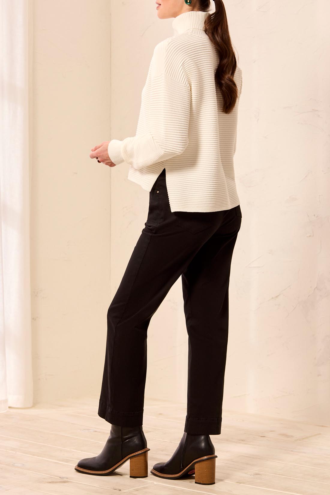 T-NECK HIGH LOW SWEATER W/ SIDE SLITS -CREAM