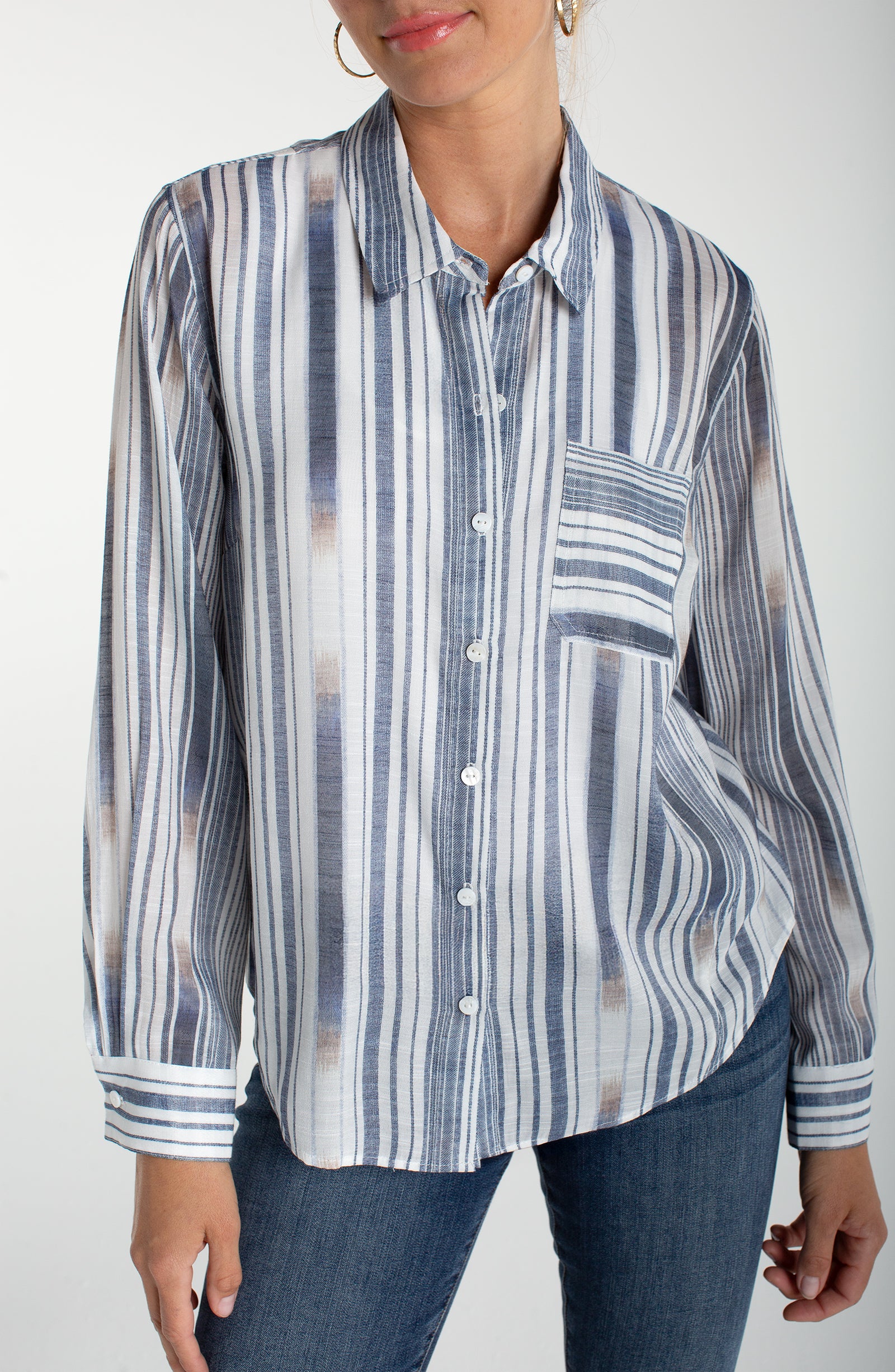 Long Sleeve Button Front Woven Shirt w/ Back Seaming