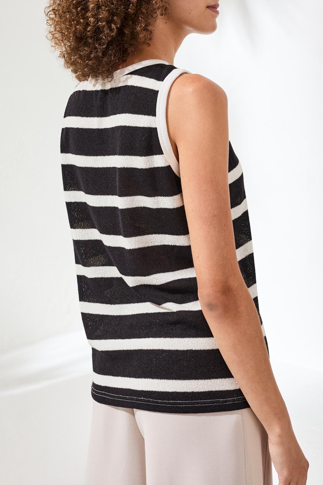 Sleeveless Top with Rib Band