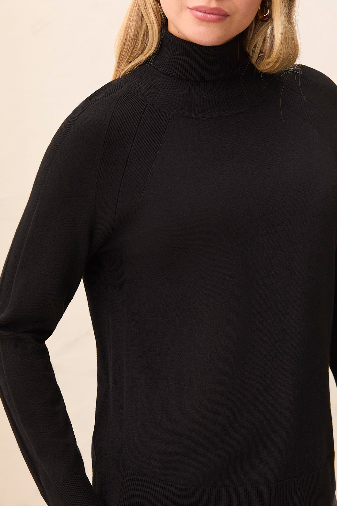 L/S TURTLE NK SWEATER-BLACK