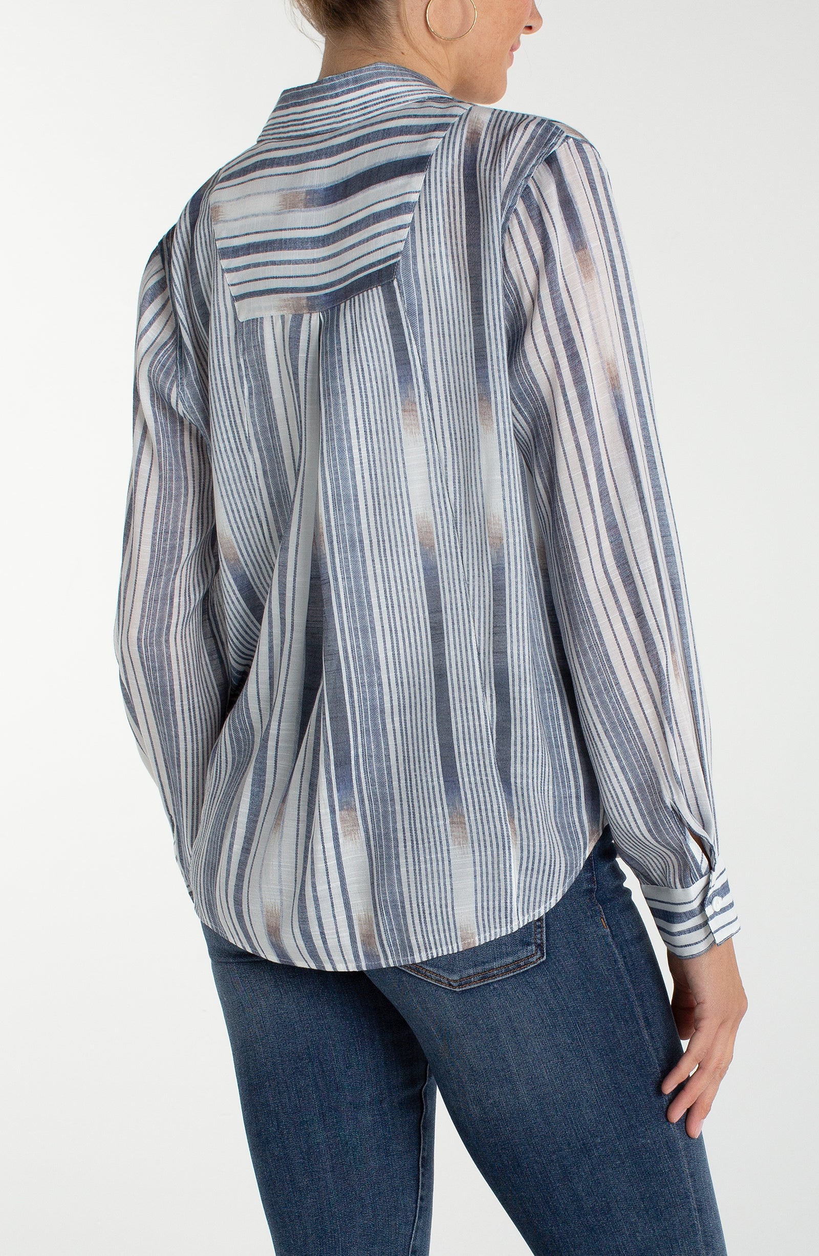 Long Sleeve Button Front Woven Shirt w/ Back Seaming