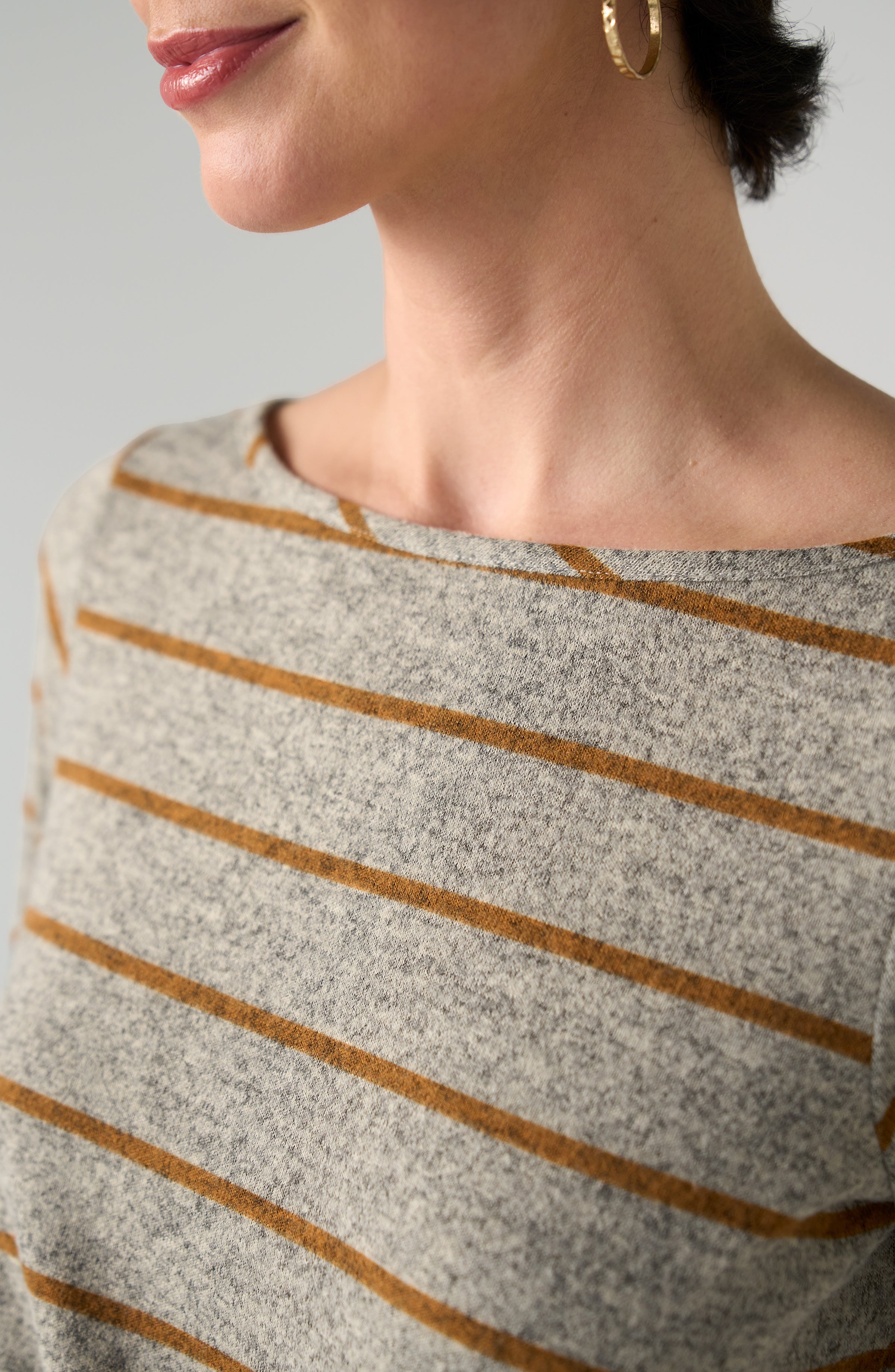 LS Boat Neck Knit Top w/ Twist Detail
